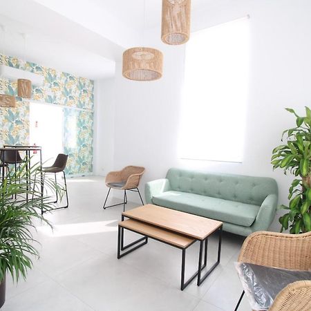 מוטריל Hostal Tropical מראה חיצוני תמונה