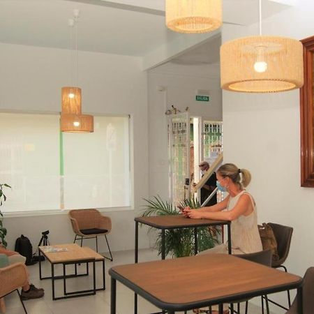מוטריל Hostal Tropical מראה חיצוני תמונה