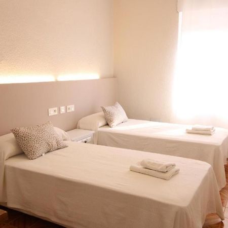 מוטריל Hostal Tropical מראה חיצוני תמונה