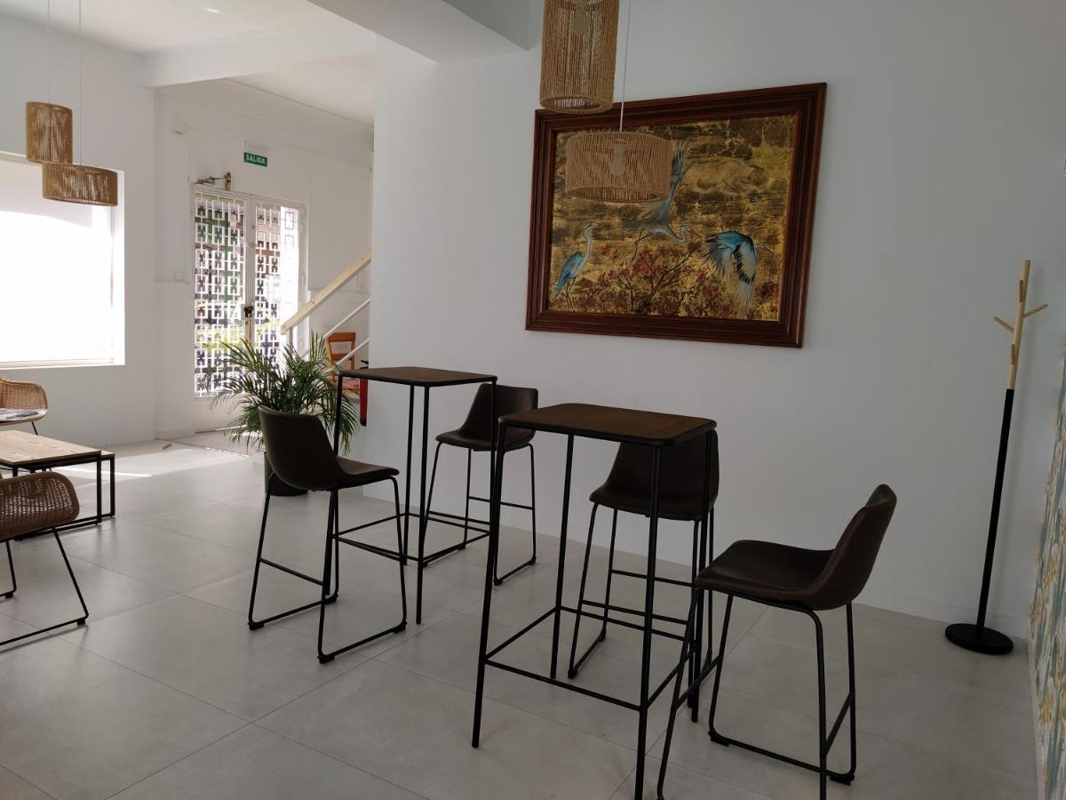 מוטריל Hostal Tropical מראה חיצוני תמונה