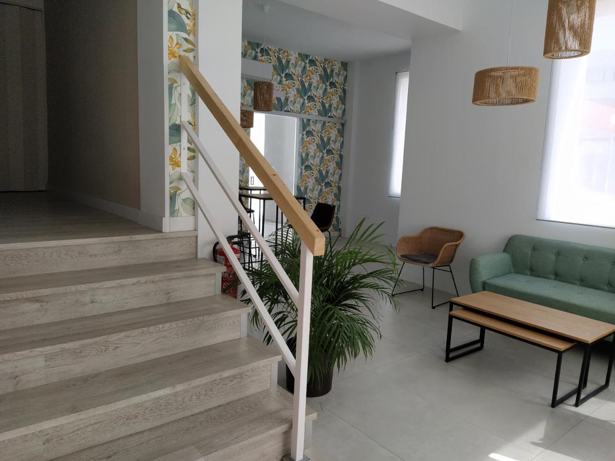 מוטריל Hostal Tropical מראה חיצוני תמונה