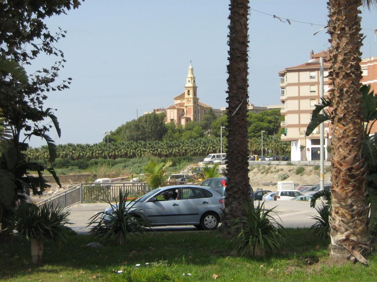 מוטריל Hostal Tropical מראה חיצוני תמונה
