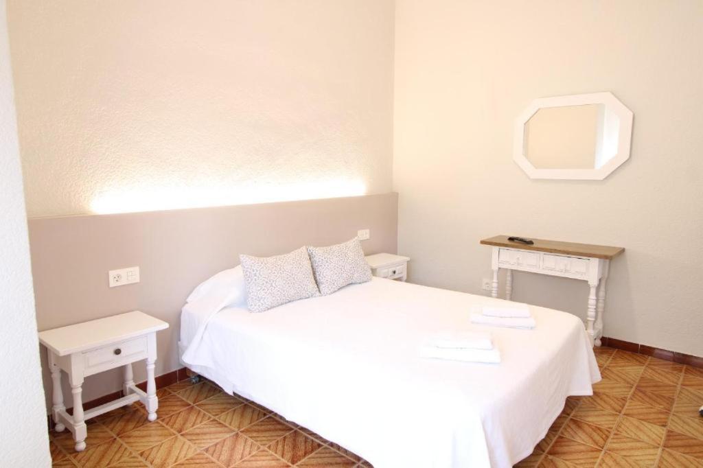 מוטריל Hostal Tropical מראה חיצוני תמונה