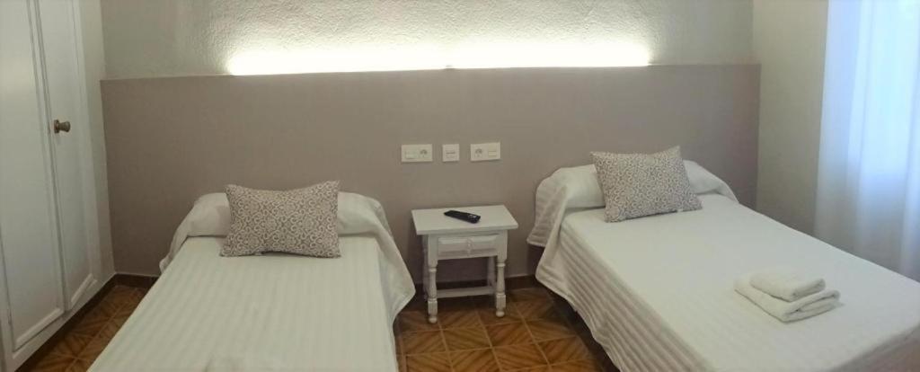 מוטריל Hostal Tropical מראה חיצוני תמונה