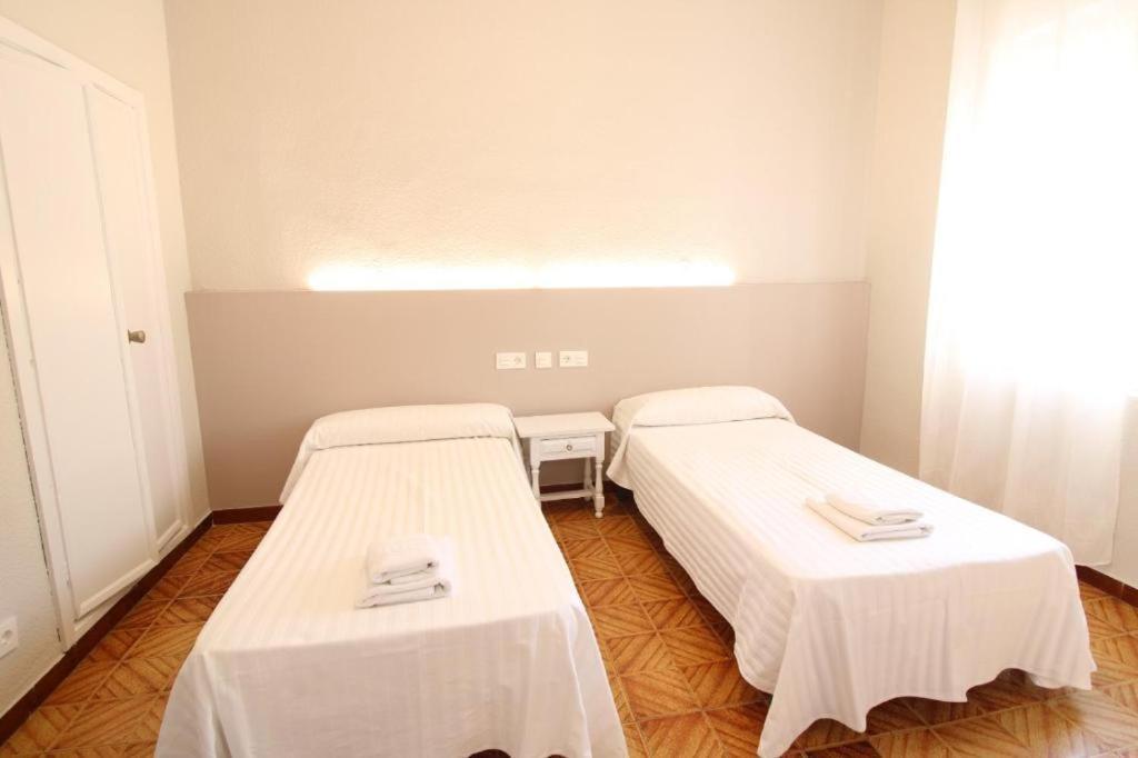 מוטריל Hostal Tropical מראה חיצוני תמונה